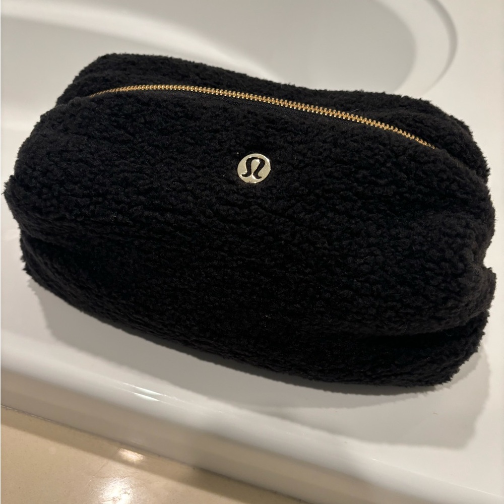 Lululemon Feeling Ready makeup bag